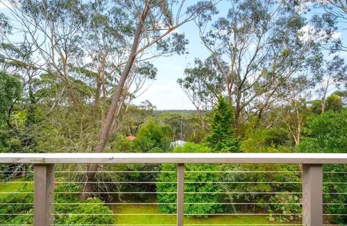 Blackheath Cottage | Godfrey's Cottage - Comfortable Home, 3 Bedroom, Deck, Reverse Cycle A/C, BBQ