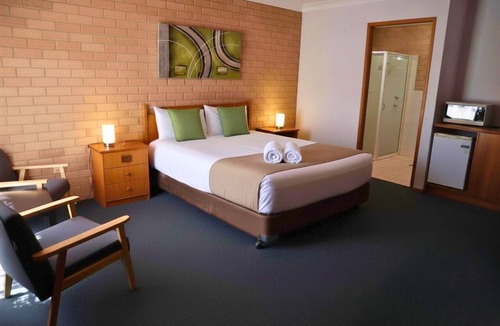 Cowra Hotel | Golden Chain Aalana Motor Inn