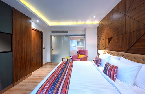 Taj Ganj Hotel | Golden Tulip Agra