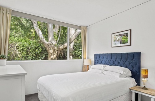 Cremorne Apartment | Gorgeous 2-Bed Apartment with Pristine Views
