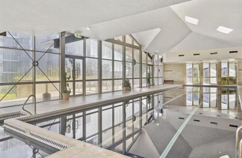 Chiswick Apartment | Gorgeous 2-Bed Unit near Riverside Parks