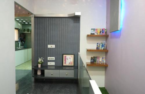 Nashik Apartment | Grandpa's House - Authentic Old-Style Family Stay