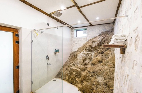 Bullawala Hotel | Granny's Den BY ELIVAAS