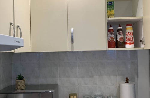 Fairfield West Apartment | Great Choice-3 Bedrooms-freeparking, sliding Gate