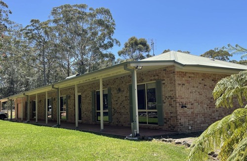 St. Georges Basin House | Green Field Manor is the house located next to St Georges Basin and Huskisson.