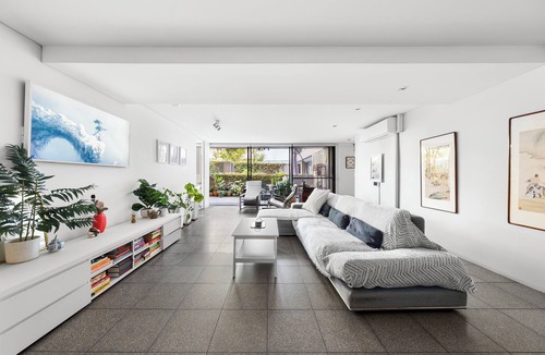 Surry Hills Apartment | Groundfloor Surry Hills Retreat with Cinema