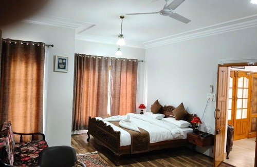 Srinagar House | Gulberg Cottage - Family & Couple Rooms Near Srinagar Airport