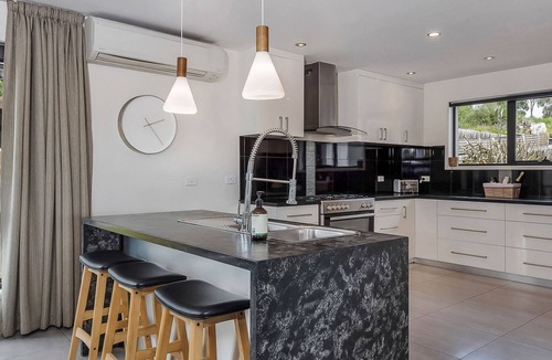 Oakdowns House | Halcyon Haven Spacious resort style luxury living