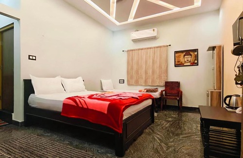 Kamalapur House | Hampi Lake House