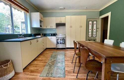 Kandos House | Hanami Place - Kandos - 4 bedroom house 1-8 people