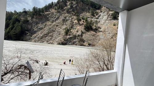 Bhatwari Hotel | Harsil River Retreat