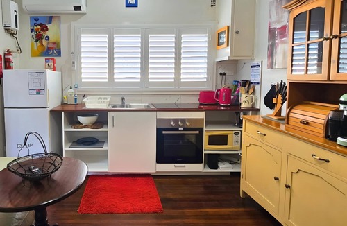 Cronulla Apartment | Haven Retreat: Walk to Beach & Cronulla Golf Club - Sleeps 3