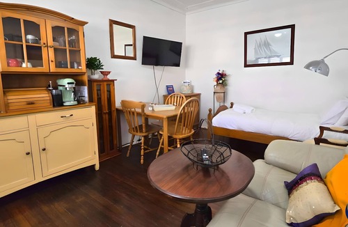 Cronulla Apartment | Haven Retreat: Walk to Beach & Cronulla Golf Club - Sleeps 3