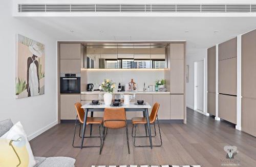Chinatown Apartment | Haymarket Prime Location Charming 2 Bed