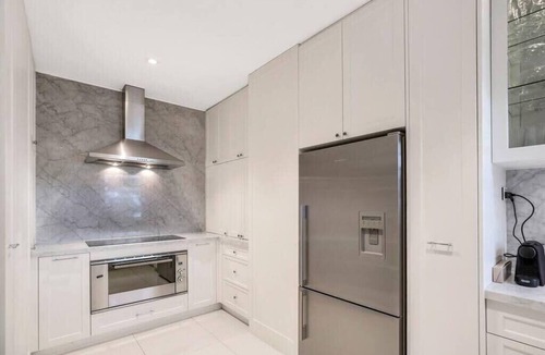 Double Bay Apartment | Henrietta's Gem - Close to cafes, shops and more