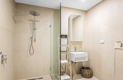 Wollongong CBD Apartment | Hidden Gem on Loftus
