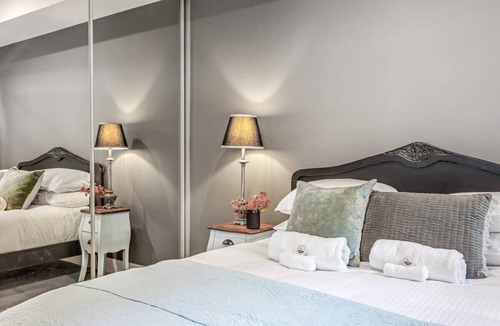 Wollongong CBD Apartment | Hidden Gem on Loftus