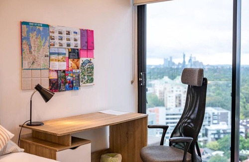 St. Leonards Apartment | High-Rise1BR Views Free Parking St Leonards