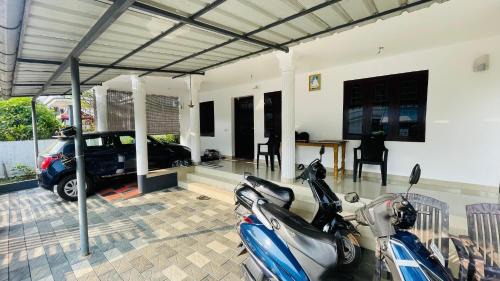 Irinjalakuda Villa | Hilltop Residency Home Stay Athirappilly