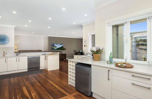 Bowral House | Hillview Cottage – beautiful gardens, distant views and a comfortable stroll to town