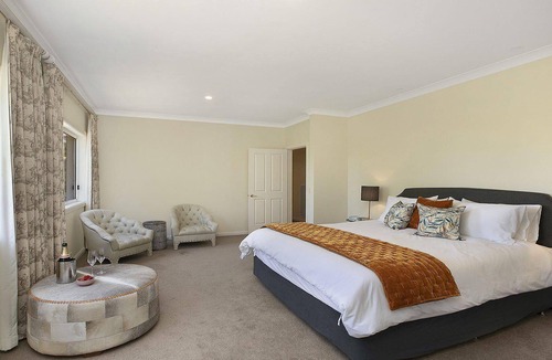 Bowral House | Hillview Cottage – beautiful gardens, distant views and a comfortable stroll to town