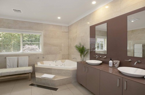 Bowral House | Hillview Cottage – beautiful gardens, distant views and a comfortable stroll to town