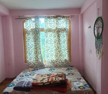 Old Manali House | Himalayan Heritage Homestay