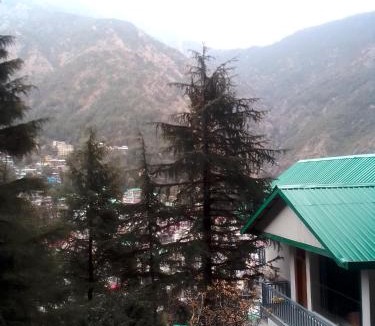 Dharamshala Bed & Breakfast | Himalayan Mountain Triund Hill Trekkers and Waterfalls View Hostel