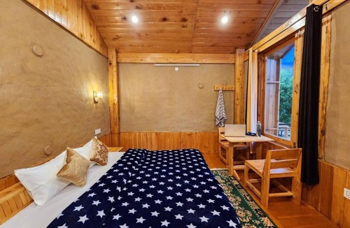Banjar Hostel | Hipostel Laida King Room with Mountain View