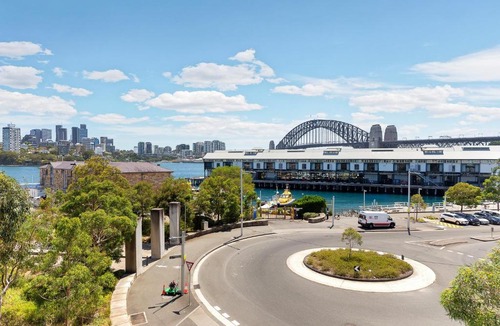 Barangaroo Villa | Historic 3BR Stay Harbour Bridge Comfortable