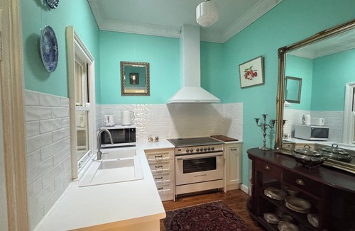 Yass House | Historic charm meets modern amenities - stroll to everything Yass has to offer.