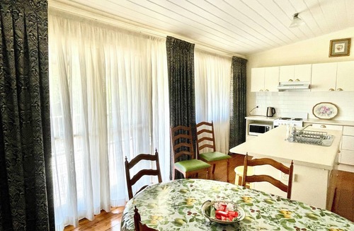 Mittagong House | Historic Sandstone cottage fully appointed for all needs & pet friendly as well