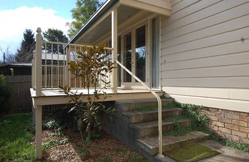 Mittagong House | Historic Sandstone cottage fully appointed for all needs & pet friendly as well