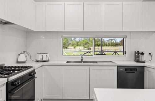 Falls Creek House | Holiday Homestead - Large Farm Stay Style Home