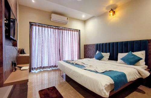 Wai Hotel | Holiday Plus