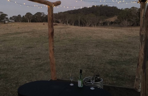Krawarree Cabin | Hot tub cabin under the stars try something different.