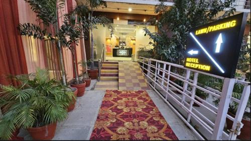 Noida Hotel | Hotel Aarkay Palace
