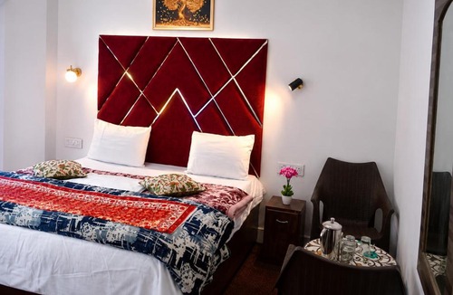 Laripora Hotel | Hotel alpine resort pahalgam