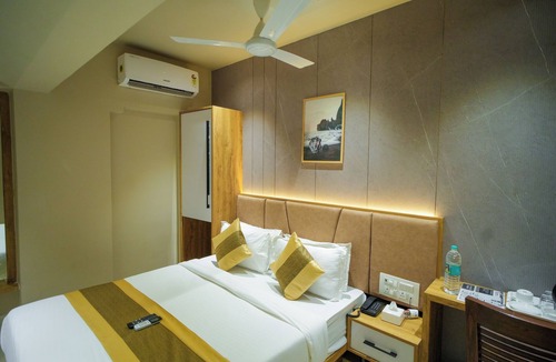Andheri West Hotel | Hotel Amber Paramount