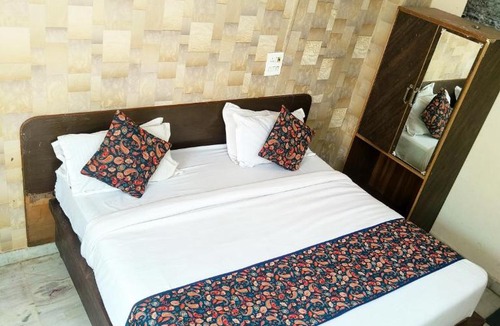 Gopalbari Hotel | Hotel Amisha Palace - Near Jaipur Railway Station