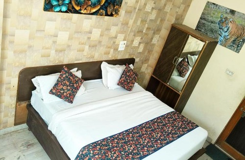 Gopalbari Hotel | Hotel Amisha Palace - Near Jaipur Railway Station