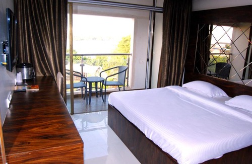 Diu Hotel | Hotel Apaar with Sea Face Garden Restaurant