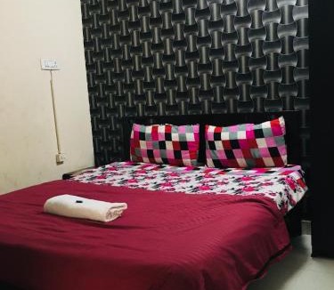 Sector 40 Hotel | Hotel Awesome Sec-40 'Couple Friendly ' Gurgaon