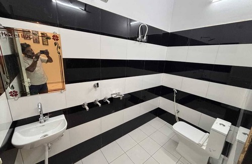 Naini Hotel | Hotel BDC