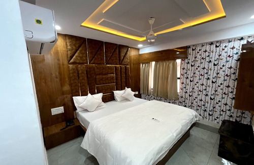 Chandkheda Hotel | Hotel Bhavya Mansion
