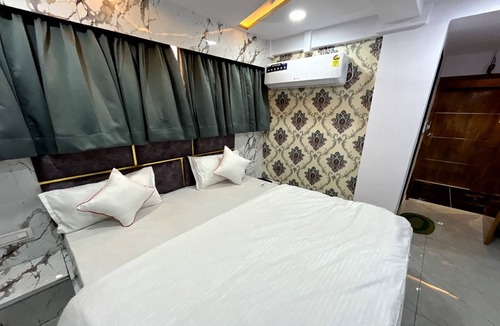 Chandkheda Hotel | Hotel Bhavya Mansion