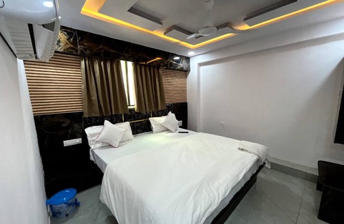 Chandkheda Hotel | Hotel Bhavya Mansion