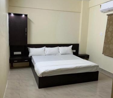 Bhubaneshwar Hostel | Hotel Bindusagar - Budget Rooms Near Sri Lingaraja Temple