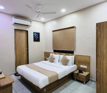 Thaltej House | Hotel Captown Inn