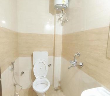 Nathdwara Hotel | Hotel Chandram 966o9o1oo6 400mtr from shreenathji temple By SK